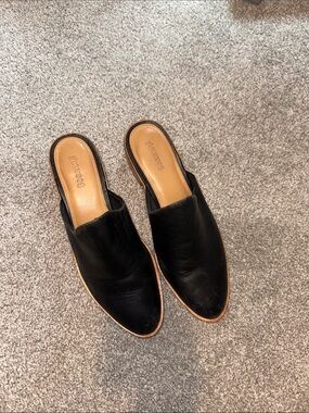 Soludos Black Leather Slip-On Mules with Tan Trim